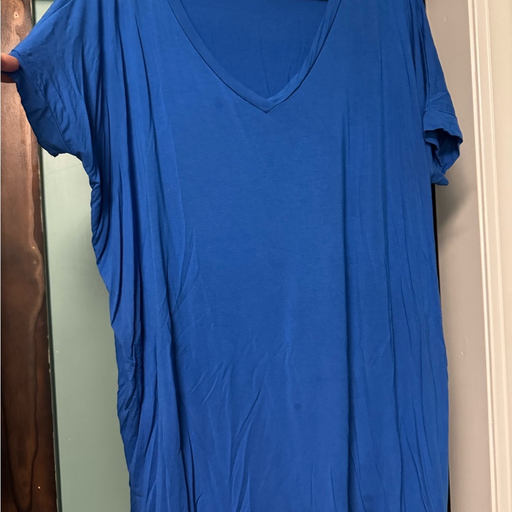 Piko 1988 Vibrant Blue V-Neck Tee